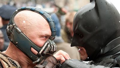 bild aus der news "The Dark Knight Rises": Videoclip zeigt Details zur Explosion des Footballfeldes