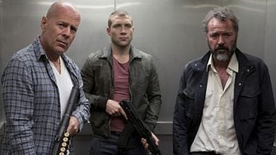 bild aus der news "Stirb langsam 5 - Ein guter Tag zum Sterben": Neues Foto von John McClane & Sohn mit dicken Wummen