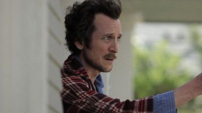 bild aus der news Surreales Poster und verrückter Trailer zum neuen Film "Wrong" von "Rubber"-Regisseur Quentin Dupieux