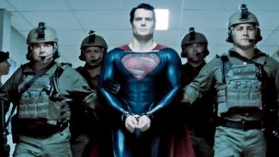 Superman in Handschellen: Das ganze Szenenbild aus Zack Snyders "Man Of Steel"