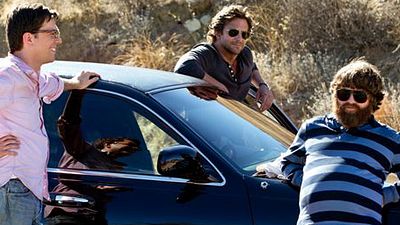 bild aus der news "Hangover 3": Alan macht sich im neuen TV-Spot nass + "Figuren"-Poster der (noch lebenden) Giraffe