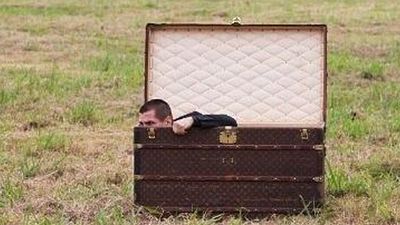 bild aus der news "Pulp Fiction"- Star Samuel L. Jackson mit blonder Irokesen-Frisur auf neuen Bildern zu Spike Lees "Oldboy"-Remake