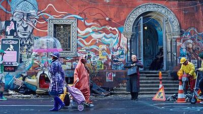 bild aus der news Regisseur Terry Gilliam zeigt einen schräg-futuristischen Look auf neuen Bildern zu "The Zero Theorem" mit Christoph Waltz