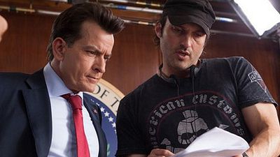 bild aus der news Im neuen Video zu "Machete Kills" fordert US-Präsident Charlie Sheen: "Marihuana muss legal und Twitter illegal werden!"