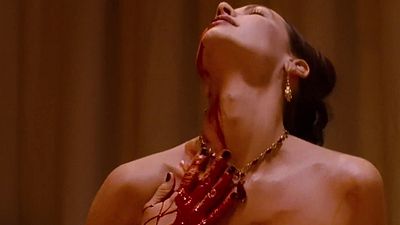 bild aus der news Eine blutlüsterne Hexe macht Jagd auf Jungfrauen im ersten Trailer zur Horror-Komödie "Chastity Bites"