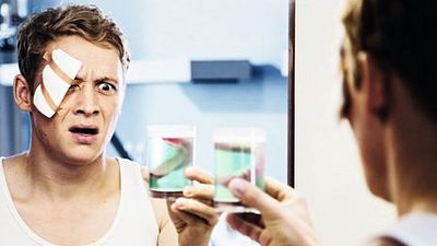 bild aus der news Exklusiv: Matthias Schweighöfer präsentiert einen Ausschnitt aus seiner neuen Komödie "Frau Ella"