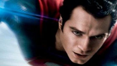 bild aus der news "Batman vs. Superman": Trikots der Football-Mannschaften von Gotham City und Metropolis State 