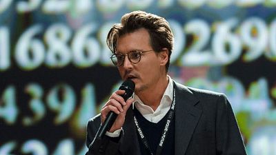 bild aus der news Johnny Depp hält Vortrag über künstliche Intelligenz auf neuem Bild aus Wally Pfisters "Transcendence"