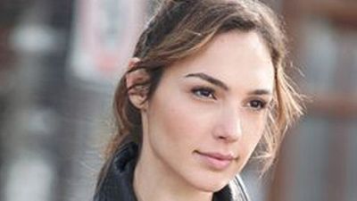 bild aus der news "Batman vs. Superman": Details zu Gal Gadots Wonder-Woman-Kostüm 