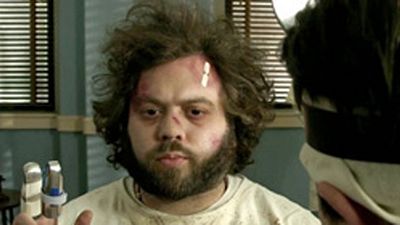 bild aus der news "Don Peyote": Trailer zur abgedrehten Verschwörungstheoretiker-Komödie mit Anne Hathaway