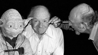 bild aus der news Chewbacca öffnet seine Schatzkiste: Peter Mayhew postet lustige Bilder vom "Star Wars"-Set auf Twitter