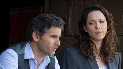 bild aus der news Deutscher Trailer zum Terrorismus-Thriller: Eric Bana und Rebecca Hall stehen "Unter Beaobachtung"