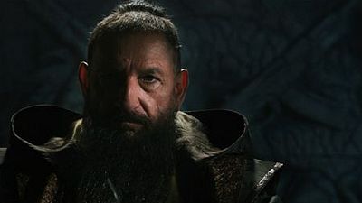 bild aus der news Ansehen! Eröffnungs-Szene aus "Marvel One-Shot: All Hail the King" mit "Mandarin" Ben Kingsley