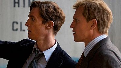 bild aus der news "True Detective": Zwei Making-Of-Featurettes zur HBO-Serie mit Matthew McConaughey und Woody Harrelson