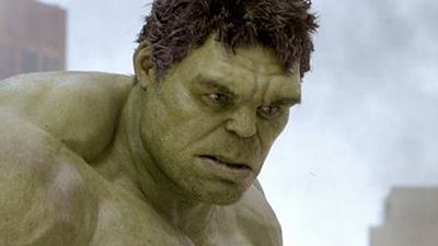bild aus der news "Hulk"-Darsteller Mark Ruffalo entschuldigt sich auf Twitter für Chaos am Set von "The Avengers 2"