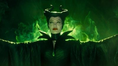 Trailerpremiere: In "Maleficent - Die dunkle Fee" belegt uns die schaurig-schöne Angelina Jolie mit ihrem Zauber