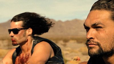 bild aus der news "Game Of Thrones"-Star Jason Momoa auf der Flucht im ersten Trailer zu seinem Regiedebüt "Road To Paloma"