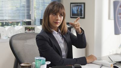 Erster Trailer zu Steve Carells Comedy-Serie "Angie Tribeca" mit Rashida Jones und Alfred Molina