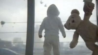 bild aus der news "Factory Farmed": Düstere Zukunftsvision im Sci-Fi-Kurzfilm von "Godzilla"-Regisseur Gareth Edwards 