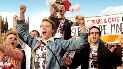 Schwule, Lesben und hartgesottene Minenarbeiter feiern zusammen im ersten Trailer zur britischen Komödie "Pride"