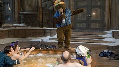 bild aus der news "Hot Tub Time Machine 2": Erster Trailer zur Komödien-Fortsetzung um eine Whirlpoolreise in die Zukunft