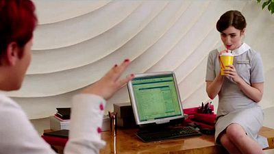 bild aus der news Neuer Trailer zur Rom-Com "Love, Rosie - Für immer vielleicht" zeigt Lily Collins im Gefühlschaos