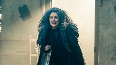 Neue Bilder zu "Into the Woods" mit erstem kompletten Blick auf Johnny Depp als Böser Wolf und Meryl Streep als Hexe