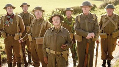 Erste Bilder zur Zweiter-Weltkrieg-Komödie "Dad's Army" mit Bill Nighy, Toby Jones und Catherine Zeta-Jones