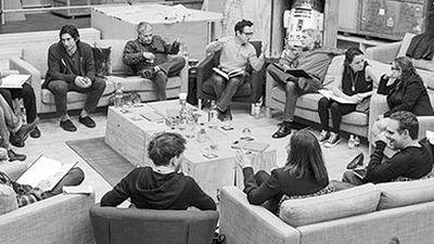 bild aus der news "Star Wars 7"-Dreharbeiten sind beendet – J.J. Abrams bedankt sich bei Cast & Crew, John Boyega postet Party-Foto