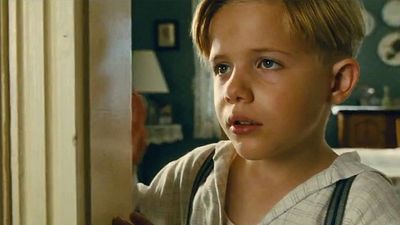 bild aus der news Ein kleiner Junge versetzt Berge: Erster Trailer zum Fantasy-Kriegs-Drama "Little Boy" mit Kevin James