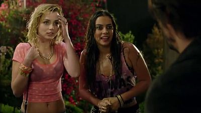 bild aus der news Erster Teaser zu "Knock Knock": Ein fleischgewordener feuchter Traum wird für Keanu Reeves zum Horrotrip