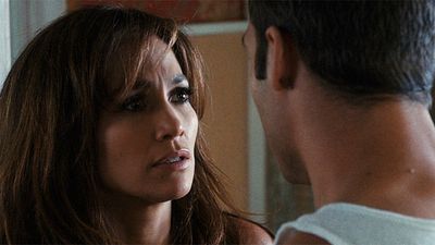 bild aus der news Im deutschen Trailer zum Thriller "The Boy Next Door" träumt Ryan Guzman nachts von Jennifer Lopez' Keksen