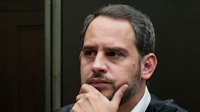 bild aus der news ZDF setzt auf Netflix-Konzept: Premiere der Miniserie "Schuld nach Ferdinand von Schirach" mit Moritz Bleibtreu in der Mediathek