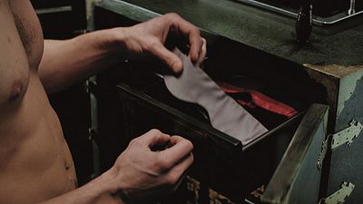 bild aus der news Kabelbinder und Klebeband als Sex-Toys: Zum Start von "Fifty Shades of Grey" werden Baumarkt-Mitarbeiter speziell geschult