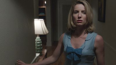 bild aus der news "Knights of the Roundtable: King Arthur": Annabelle Wallis spielt Magd Maggie im Helden-Epos von Guy Ritchie