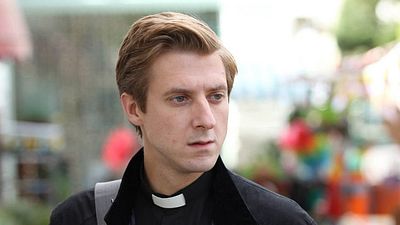 bild aus der news "The Flash"/"Arrow"-Spin-off: Arthur Darvill als Rip Hunter und Ciara Renée als Hawkgirl dabei