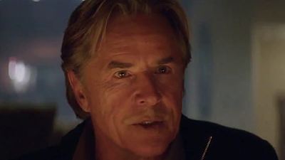 "Miami Vice"-Star Don Johnson macht als Öl-Tycoon im ersten Trailer zu "Oil" einem jungen Pärchen das Leben schwer