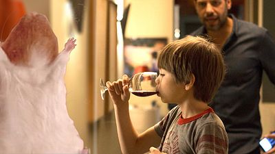 bild aus der news "Mama gegen Papa - Wer hier verliert, gewinnt": Im bitterbösen Trailer zur Komödie leiden Haustiere am meisten unter der Scheidung