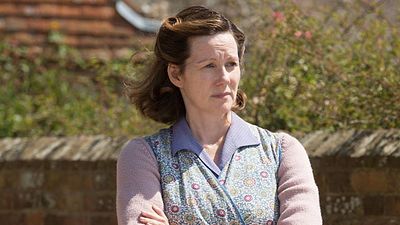 bild aus der news "Sully": Laura Linney an der Seite von Tom Hanks in Clint Eastwoods Flug-Drama