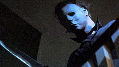 bild aus der news Happy End für einen Serienkiller: In diesem Video macht ein als Michael Myers verkleideter Typ seiner Freundin einen Heiratsantrag