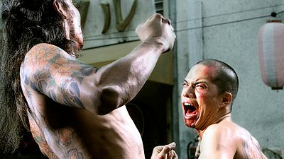 bild aus der news Vampire, verrückte Gewehre und ein Riesenfrosch: Abgefahrener Trailer zu Takashi Miikes "Yakuza Apocalypse: The Great War Of The Underworld"