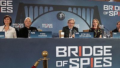 bild aus der news Pressekonferenz zu "Bridge Of Spies": Tom Hanks über den frostigen Winter an der Glienicker Brücke und das Ende von "Wetten, dass ..."