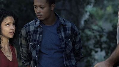 bild aus der news "Little Dead Rotting Hood": Zombie-Rotkäppchen jagt im Trailer zum Horror-Märchen den bösen Wolf