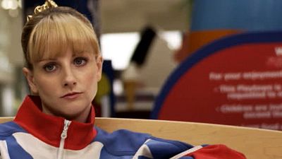 bild aus der news Bernadette aus "Big Bang Theory" gibt auch in ihrem neuen Kinofilm den Ton an: Trailer zu "The Bronze"