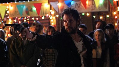 bild aus der news Ort der Gewalt: Deutscher Trailer zu "Zorniges Land" mit Noah Wyle und Jeremy Irvine