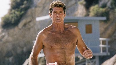 bild aus der news "Baywatch": David Hasselhoff auf neuen Set-Fotos mit Dwayne Johnson und Zac Efron
