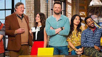 bild aus der news "The Great Indoors": Erster Trailer zur Comedy-Serie mit Joel McHale ("Ted") und Stephen Fry ("Hobbit")