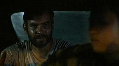 bild aus der news "Mekong Rush - Renn um dein Leben": Rossif Sutherland ergreift im Trailer zum Thriller die Flucht