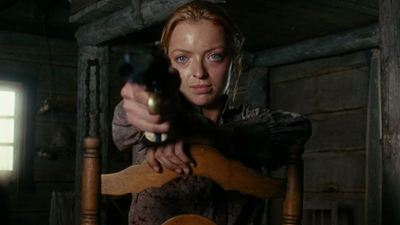 Stockholm-Syndrom im Wilden Westen: Im Trailer zu "Outlaws And Angels" wechselt Francesca Eastwood die Seiten