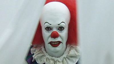 Das erste Bild von Horror-Clown Pennywise im neuen "Es"-Film